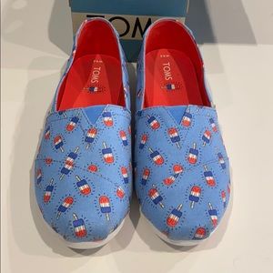 Likenew Toms classic baby blue popsicles print 8.5